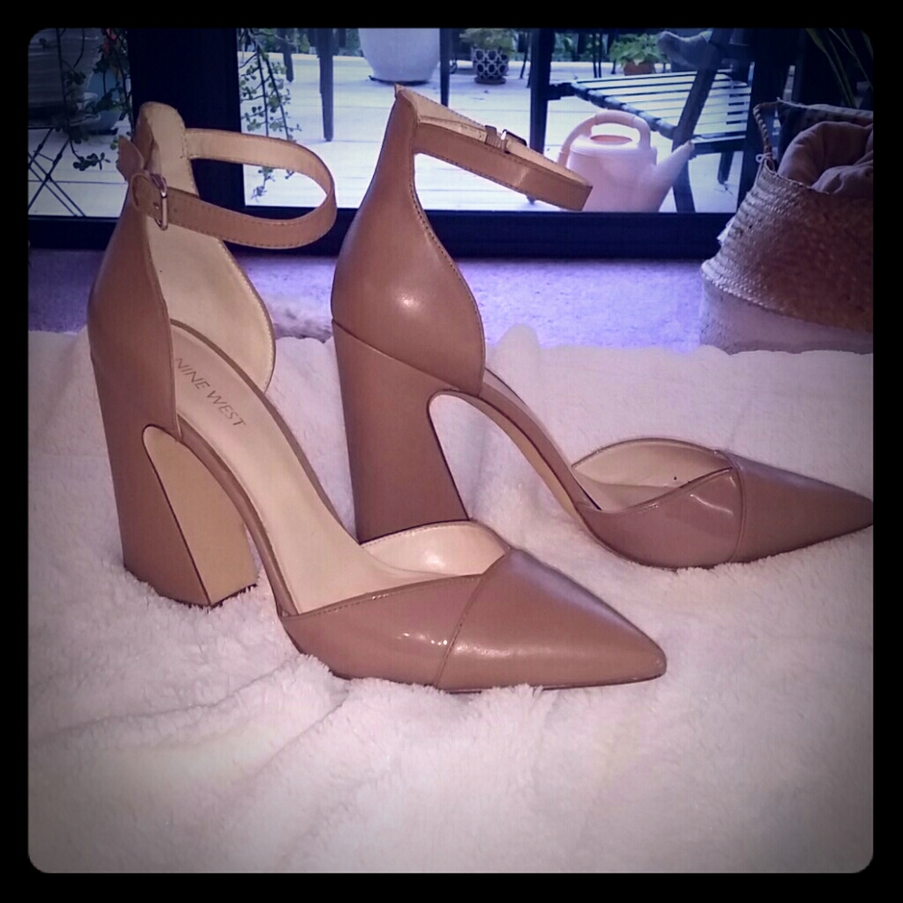 Nine West taupe heels